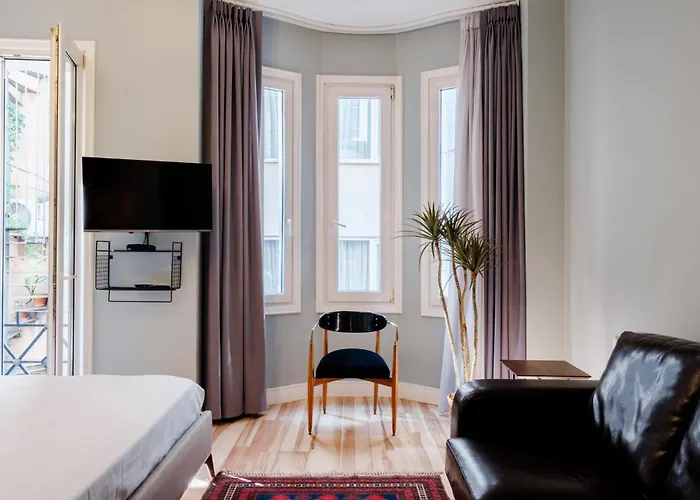 City-center Urban Flat With Private Balcony *