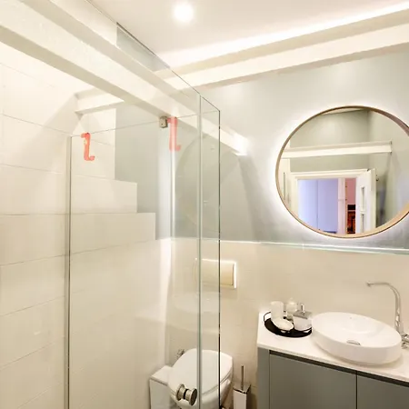 City-center Urban Flat With Private Balcony * Istambul