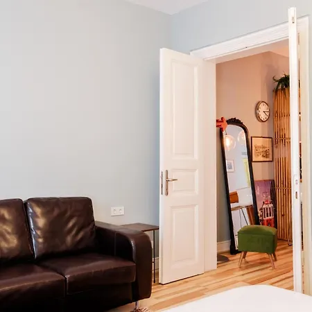 City-center Urban Flat With Private Balcony *