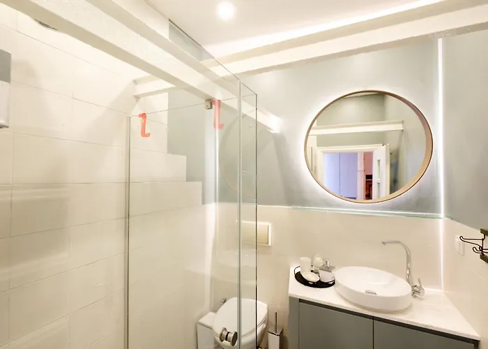 City-center Urban Flat With Private Balcony * 伊斯坦布尔