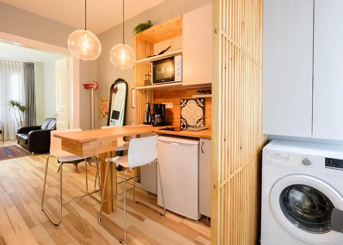 City-center Urban Flat With Private Balcony Appartamento *