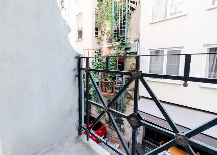 City-center Urban Flat With Private Balcony Appartamento