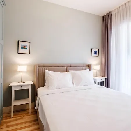 Stylish Flat With Balcony Near Avenue アパート *