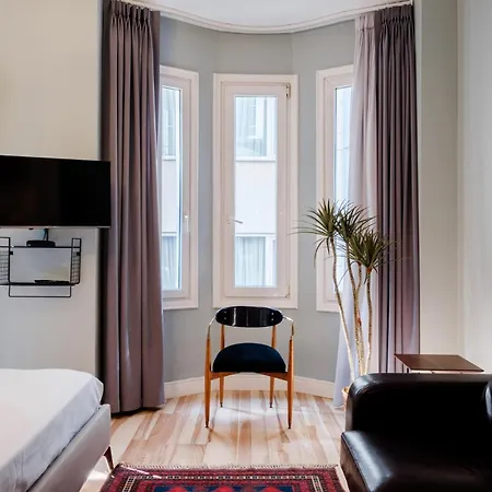 Stylish Flat With Balcony Near Avenue アパート *