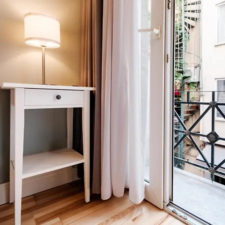 City-center Urban Flat With Private Balcony * Istanbul