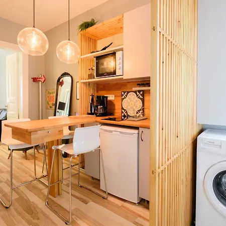 City-center Urban Flat With Private Balcony Apartment *