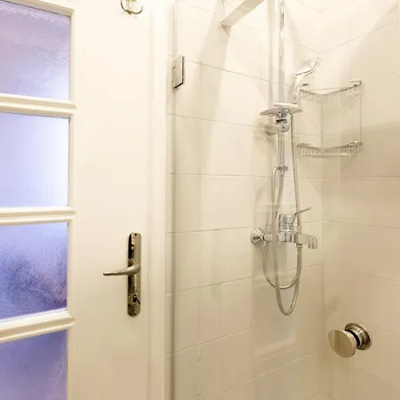 Apartment City-center Urban Flat With Private Balcony Istanbul
