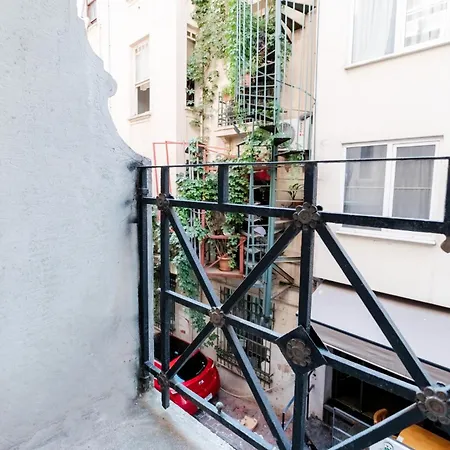 City-center Urban Flat With Private Balcony Apartment