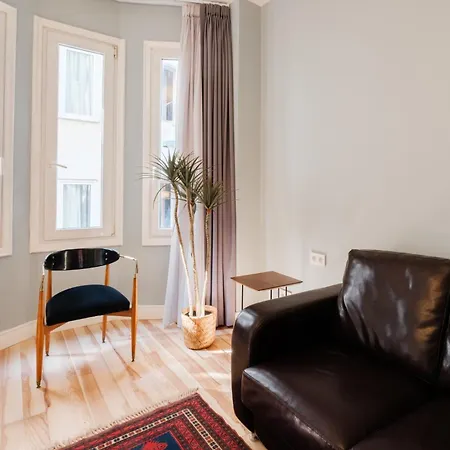 Apartment City-center Urban Flat With Private Balcony Istanbul